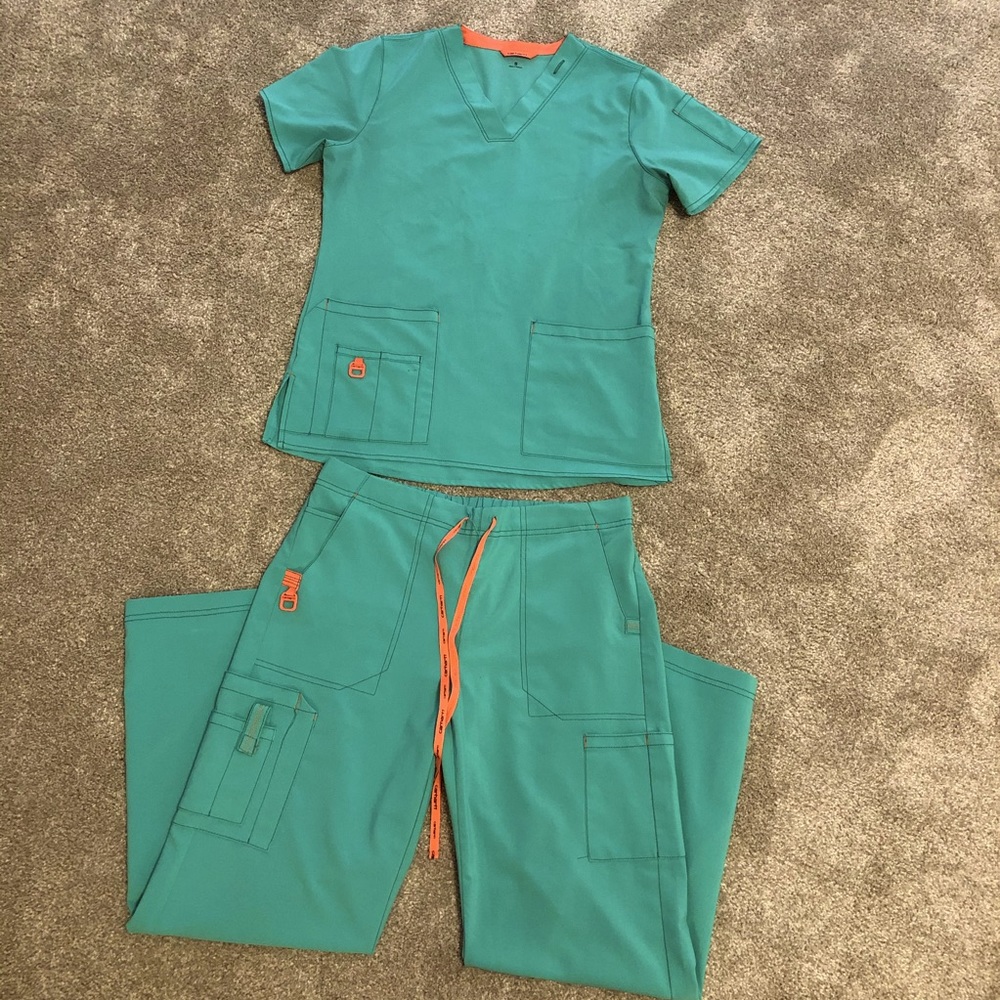 Carhartt Scrubs SET in Discontinued color